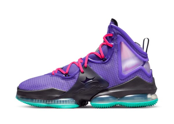 Nike LeBron 19
