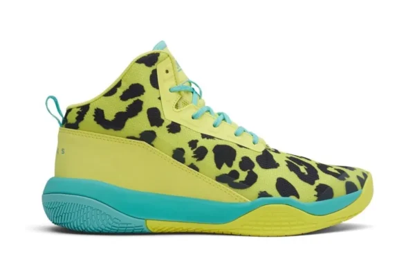 Moolah Kicks Phantom 1
