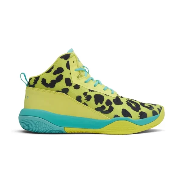 Moolah Kicks Phantom 1